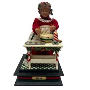 Musical Mrs. Santa Claus Baking Cookies Vintage- Holiday Creations 1993- working